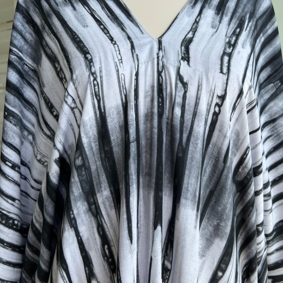 0123/ Black and White Long Kaftan - Picture 9 of 11